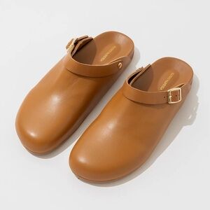 Beatrice Valenzuela Cajeta Clog